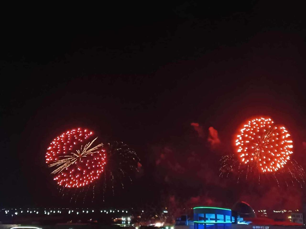 Mall of asia fireworks view from balcony 15floor — 5-Star Luxury Hotel in Manila, Philippines