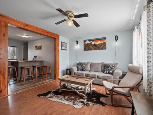 Spacious 10 guest GEM in Leadville Pets okay in Leadville, United States