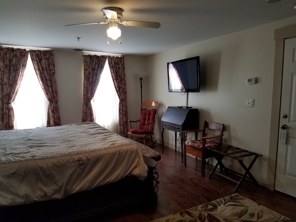 Tilton Inn - photo 13