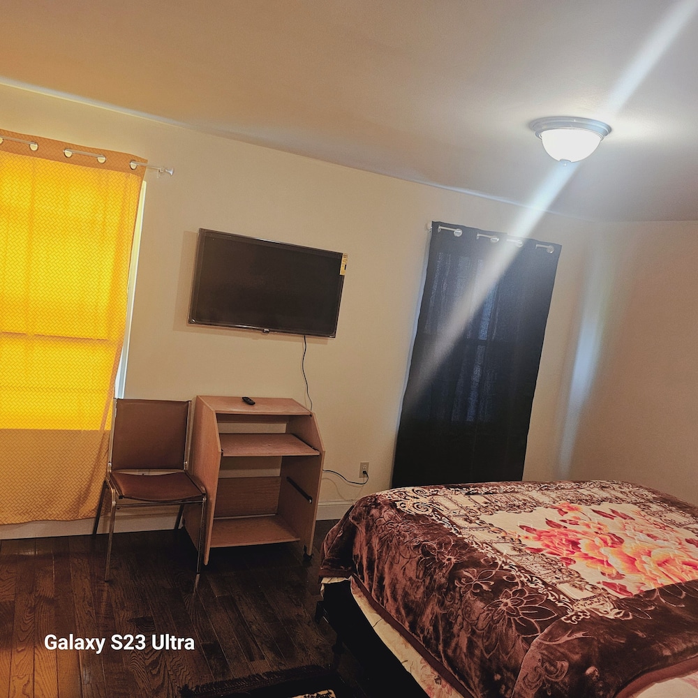 Travelers Long Stay wit Private Bathroom in Newark, United States