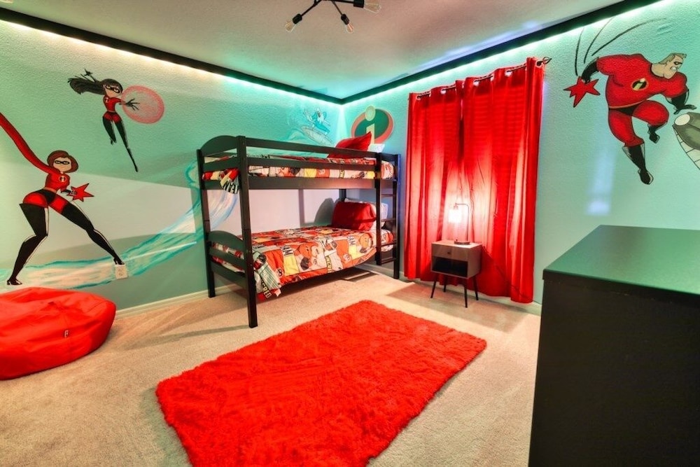 8 Bed Themed Windsor Island Resort Holiday Home 8 Bedroom Home by Redawning - photo 17