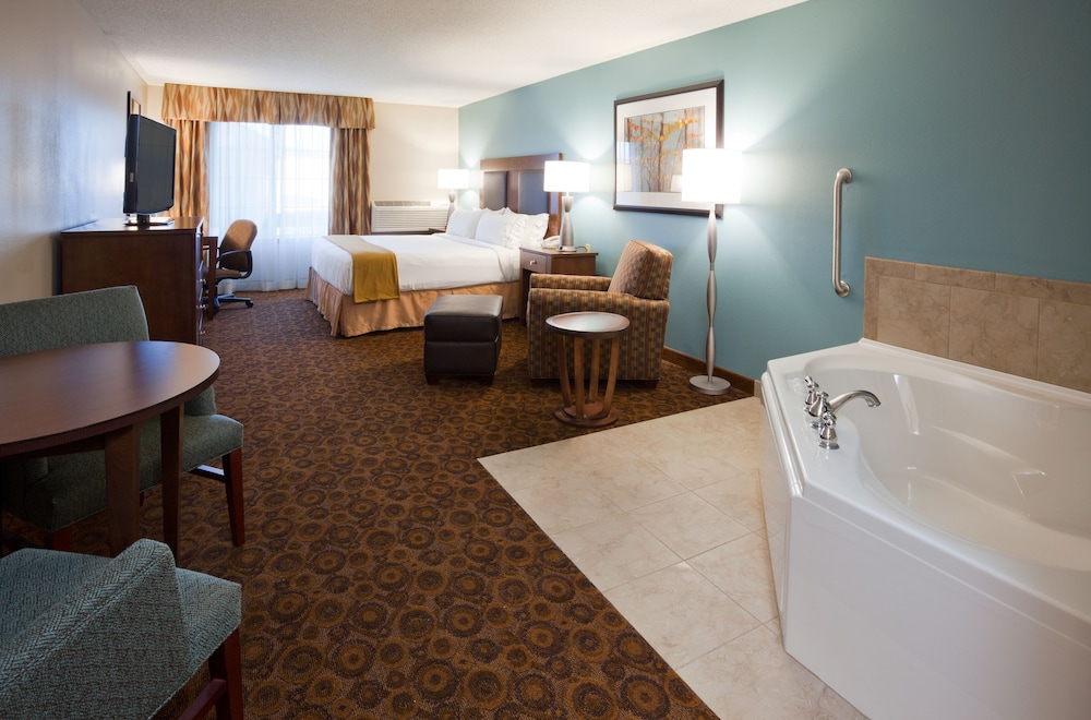 Holiday Inn Express Hotel & Suites St. Cloud an IHG Hotel - photo 3