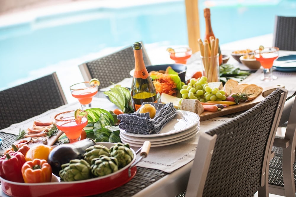 West Ridge by Avantstay Pool Fire Pit Al Fresco Dining 7 Mins to Downtown - photo 9