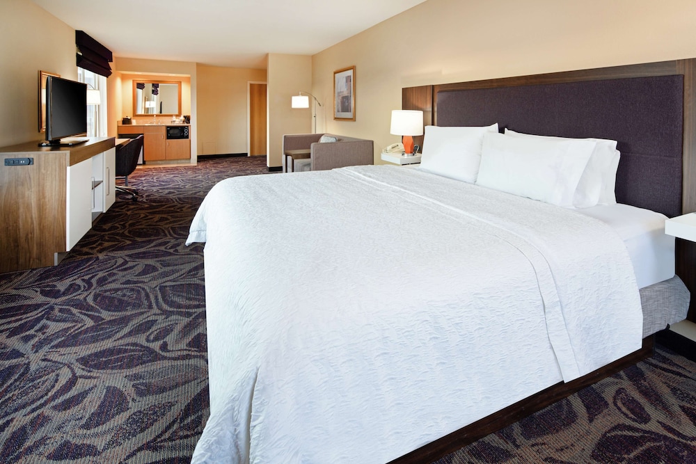 Hampton Inn & Suites Bremerton - photo 23