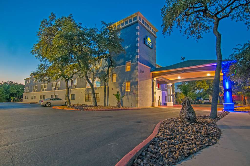 Days Inn by Wyndham Suites San Antonio North Stone Oak - photo 7