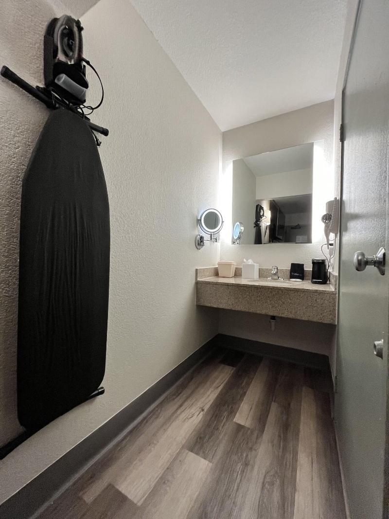 Quality Inn Elk Grove Sacramento - photo 21