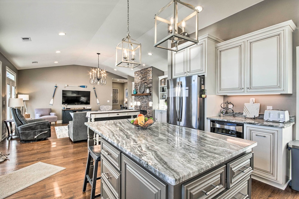 Elegant Lakefront Gem With Dock And Sunset Views — Greenwood