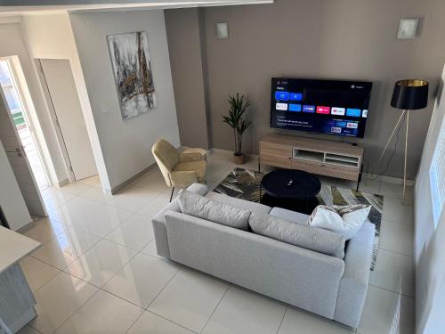 Beautifully furnished loft apartment in central Durbanville