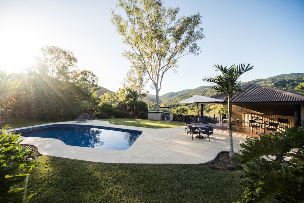Seclude Rainforest Retreat — 4-Star Luxury Hotel in Proserpine, Australia