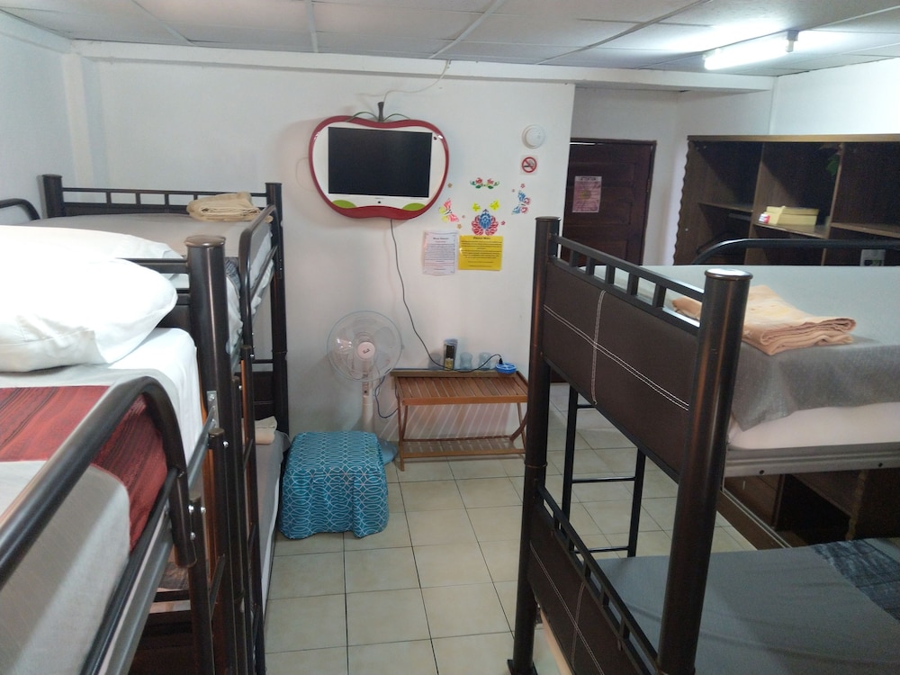 The Red Hut Inn — Belize City — photo 3
