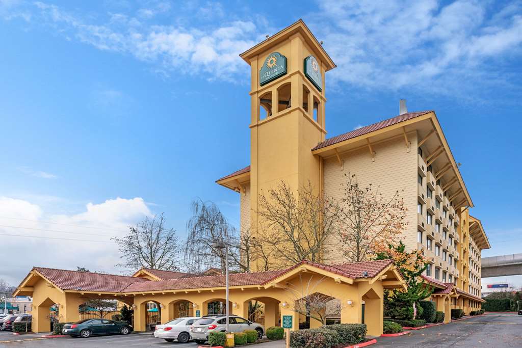 La Quinta Inn & Suites by Wyndham Seattle Sea Tac Airport - featured photo