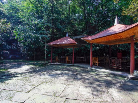 Zhishi Hotel in Linqiong, People's Republic of China