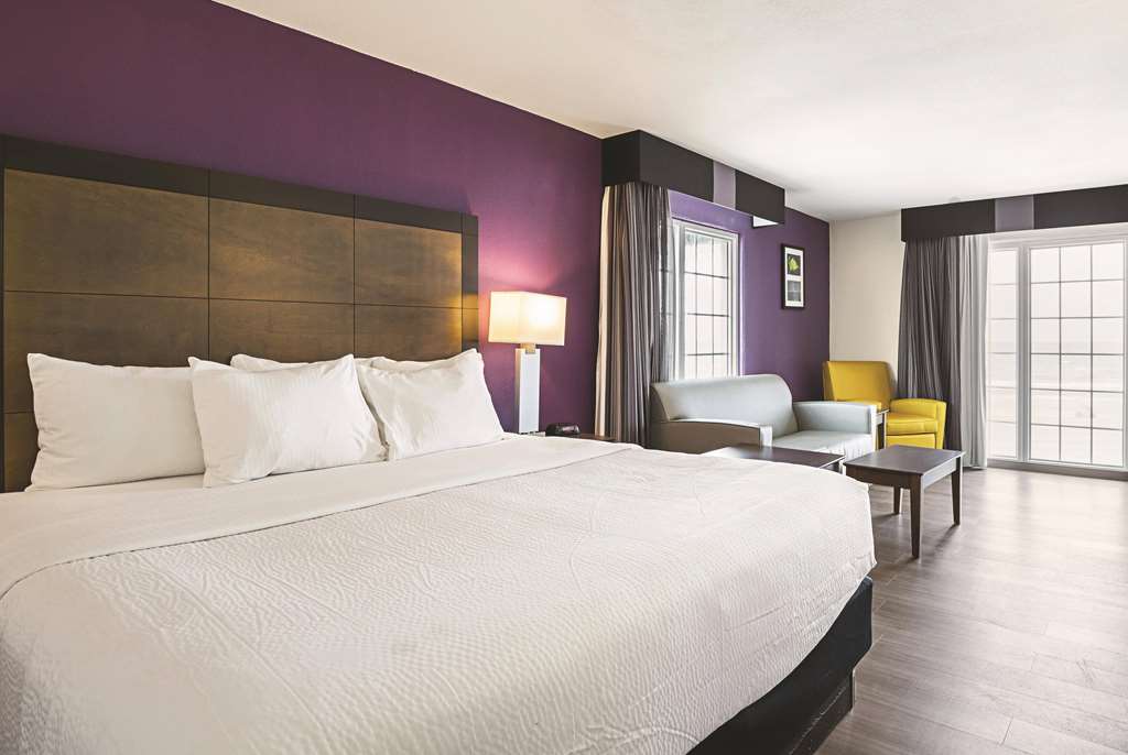 Wingate by Wyndham Galveston Beachfront at the Seawall - photo 32