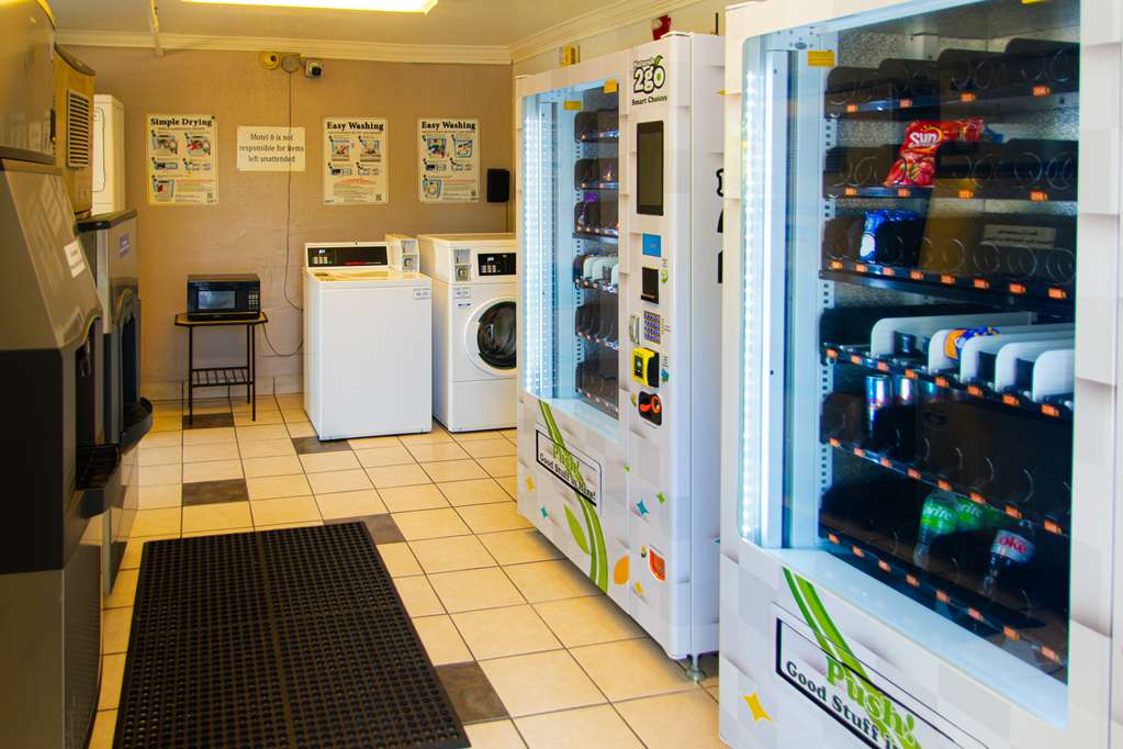 Motel 6 Lantana - photo 17