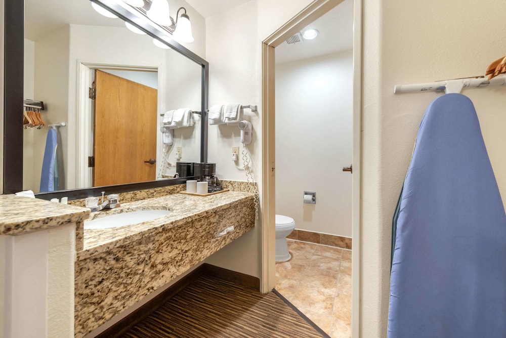 Quality Inn & Suites Limon - photo 32