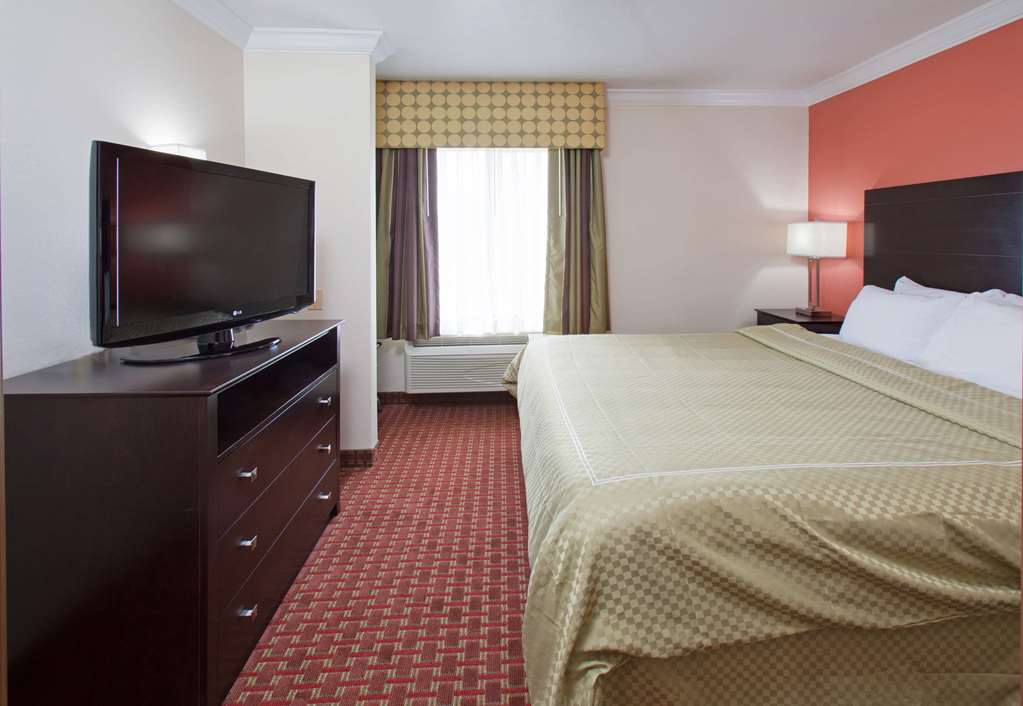AmericInn by Wyndham Johnston Des Moines - photo 13