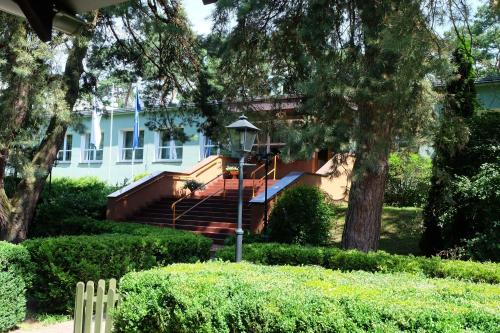 Leśny Ośrodek Szkoleniowy w Puszczykowie — hotel in Puszczykowo