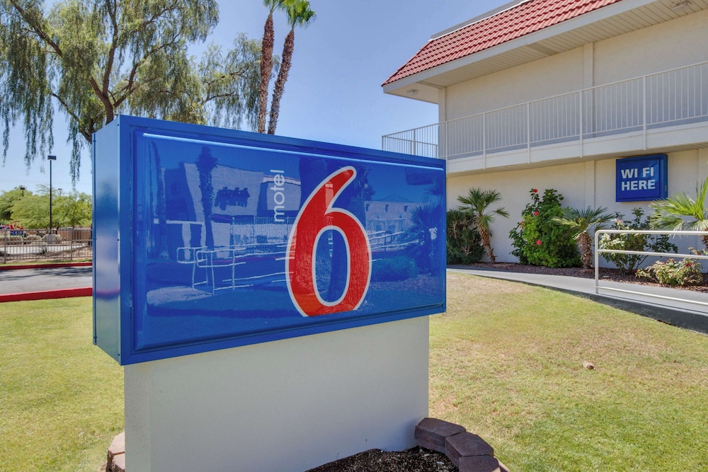 Motel 6 Tempe AZ Broadway ASU — hotel in Tempe
