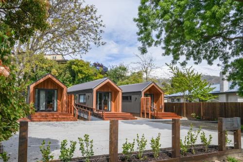 Walnut on Russell in Wanaka, New Zealand