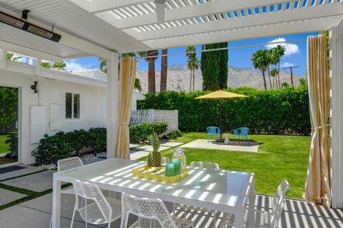 Ultra Chic Mid century Resort Style Pool Spa & Fire Pit 2BD 2BTH in Movie Colony in Palm Springs, United States