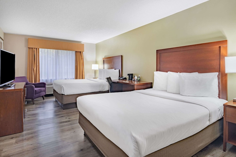 Baymont by Wyndham Gurnee - photo 12