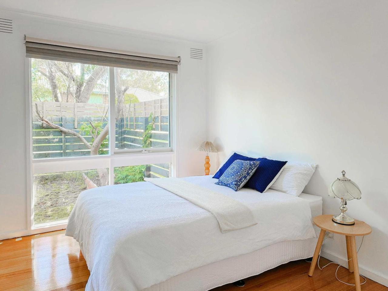 Serene 4Bed2Bath House w Parking Near Mornington Peninsula — Frankston — photo 2