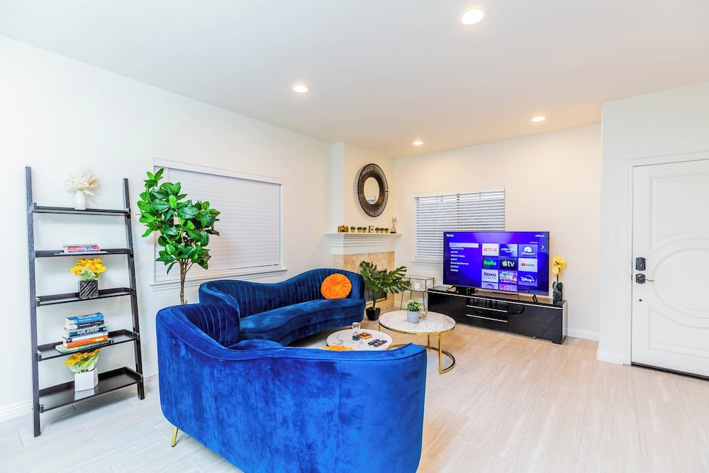 Not Affected by the Fire elegant Pasadena Retreat Prime Comfort Awaits in Pasadena, United States