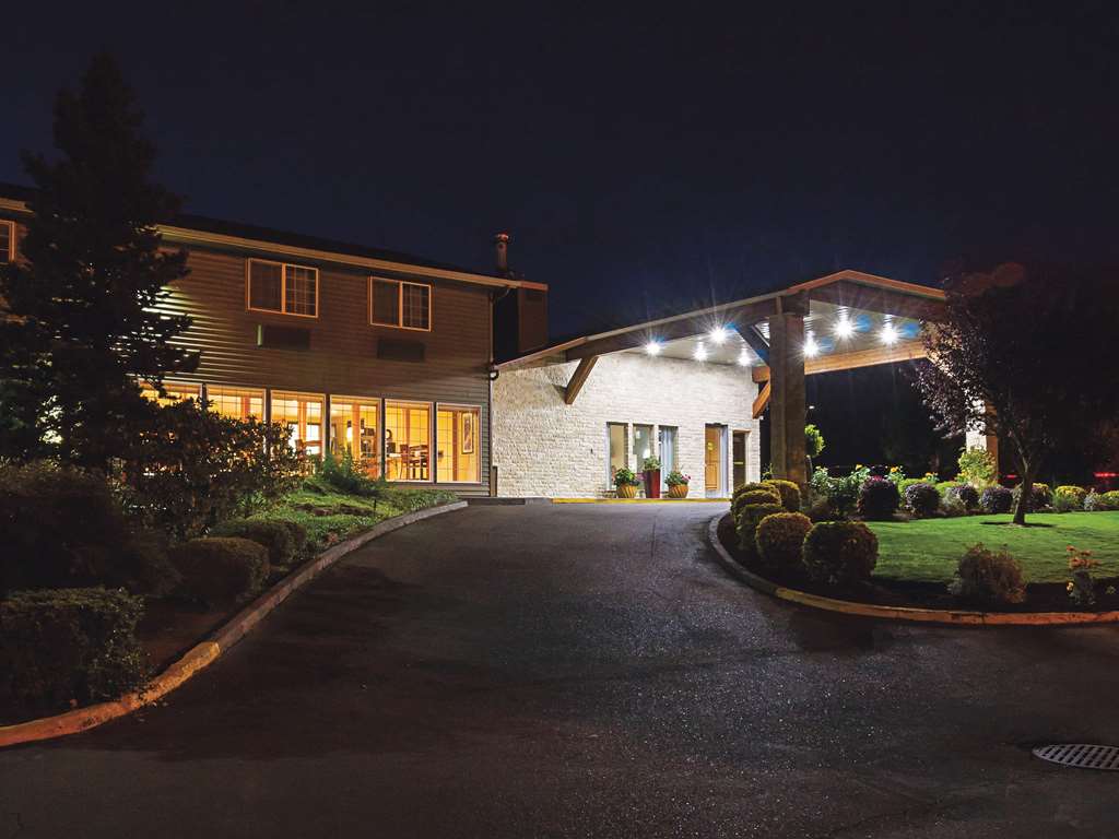 La Quinta Inn & Suites by Wyndham Woodburn - featured photo