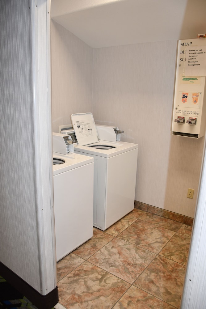 Holiday Inn Express & Suites Evanston By IHG - photo 50