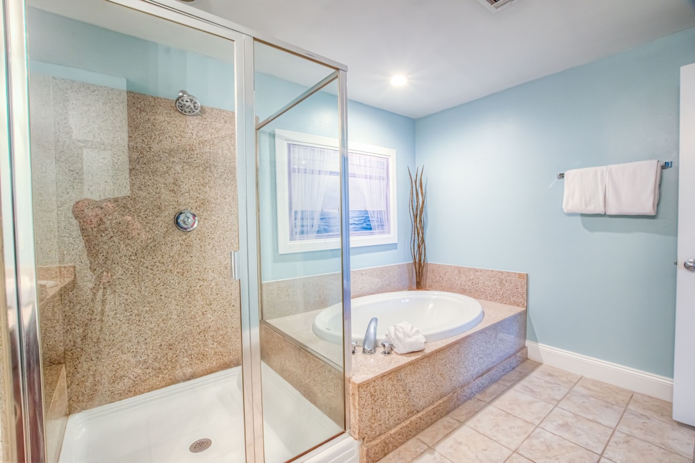 Laketown Wharf Resort by Aneliya's Rentals - photo 757