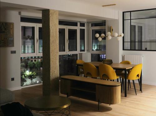 Museo EvoluciA3n Apartamentos Burgos Deluxe — 4-Star Luxury Hotel in Burgos, Spain