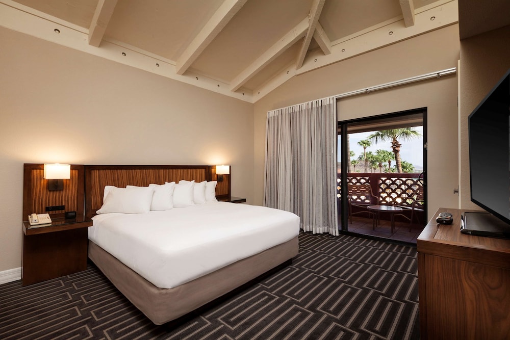 Hilton Phoenix Tapatio Cliffs Resort - photo 12