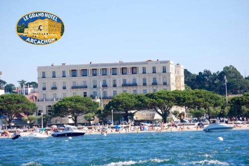Grand Hotel Magnifique Appartement Bord de Plage Centrale in Arcachon, France
