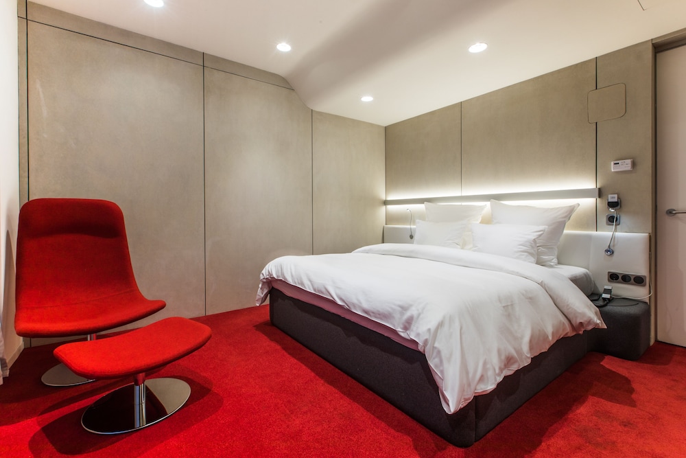 The Grove Design Hotel