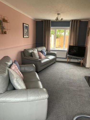 The Snug ideal for sporting events and city breaks hidden nook in the Heart of Newcastle with parking Wifi Smart Tv close to all local travel links in Kenton, United Kingdom