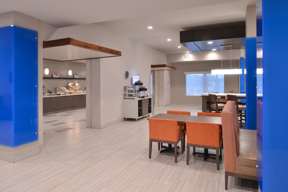 Holiday Inn Express & Suites Houston E Pasadena by IHG - photo 29