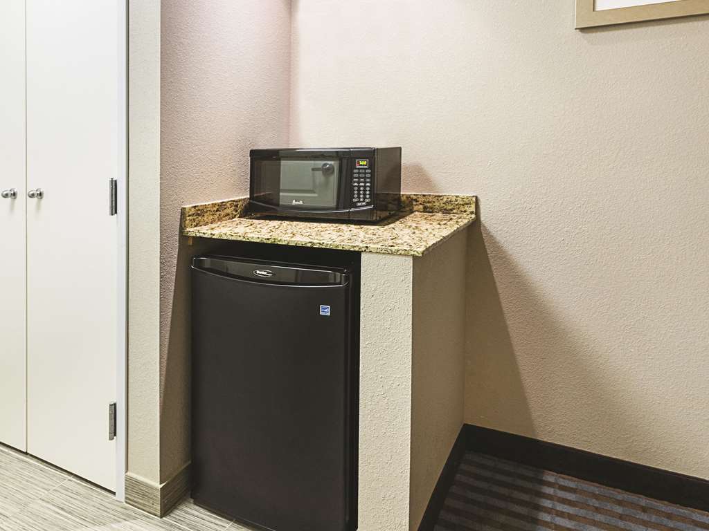 La Quinta Inn & Suites by Wyndham Glendive - photo 12