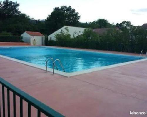 Pavillon Avec Piscine Place de Pkg Privee in Argelers, France