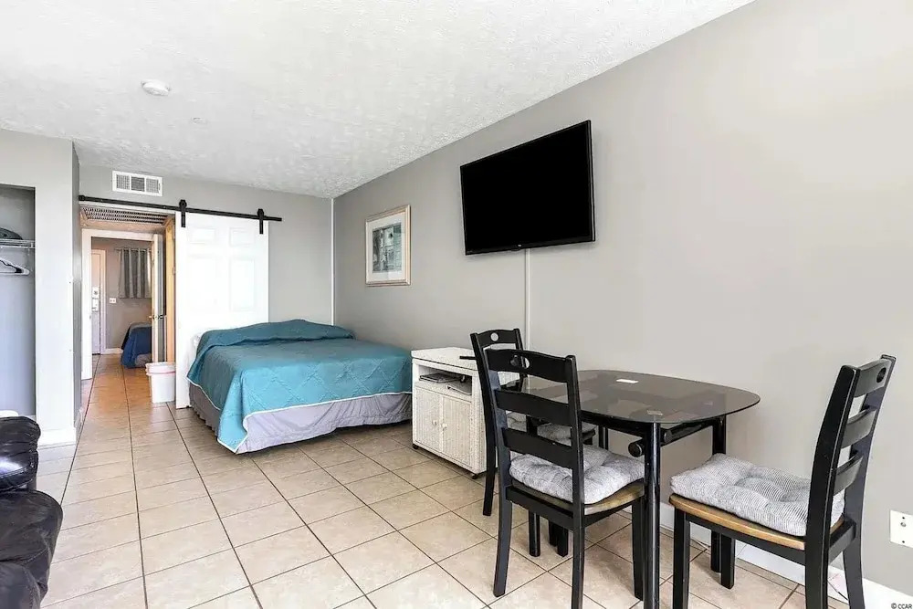 The Beachside Dacha Lock Out 2 Bedroom Ocean View Condo — Myrtle Beach — photo 4