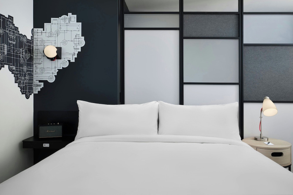 Aloft Waukee - photo 9