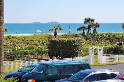 Atrium Condo Oceanview Standard Sleeps 4 308 — 4-Star Luxury Hotel in Cape Canaveral, United States