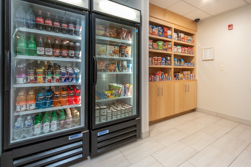 Holiday Inn Express Hotel & Suites Tupelo by IHG - photo 30