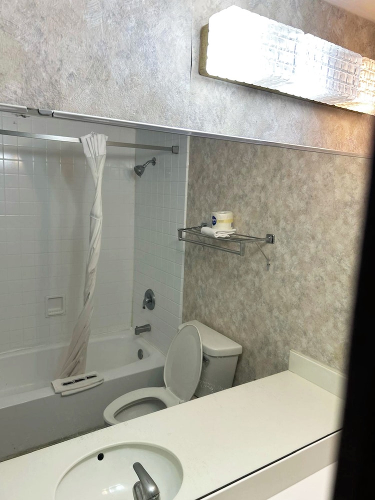 Blue Way Inn & Suites La Crosse - photo 18