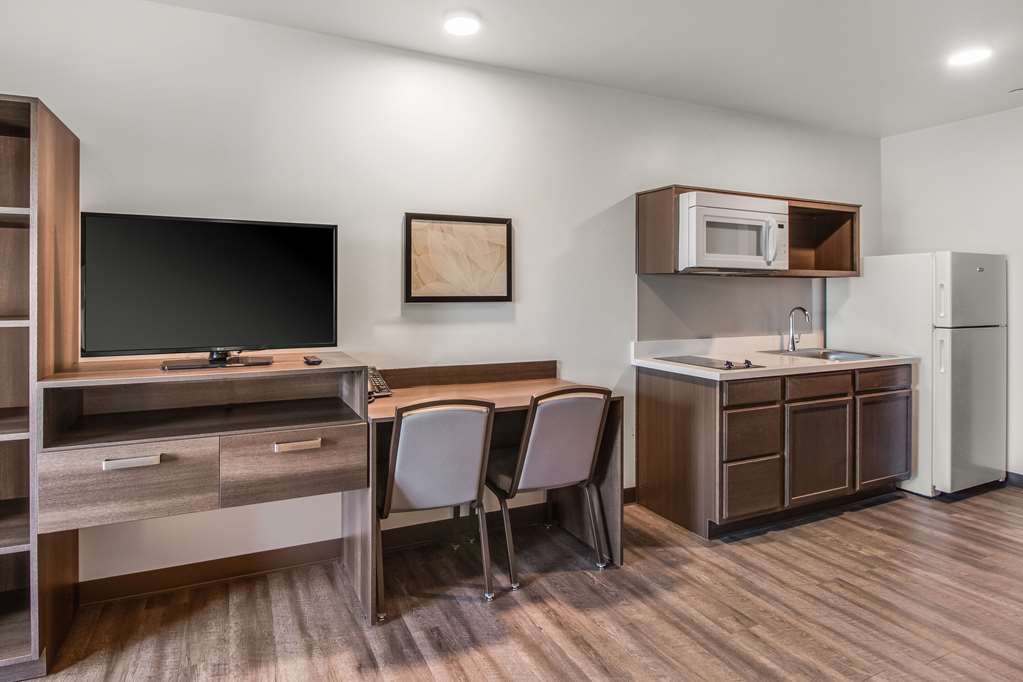 WoodSpring Suites Bakersfield East - photo 21