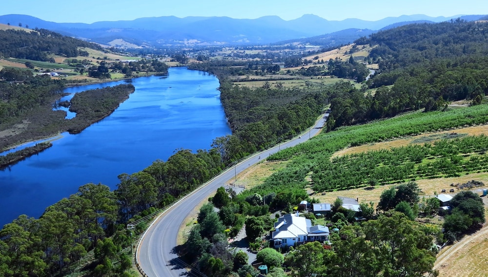 Hillside Bed & Breakfast — 4-Star Luxury Hotel in Huonville, Australia