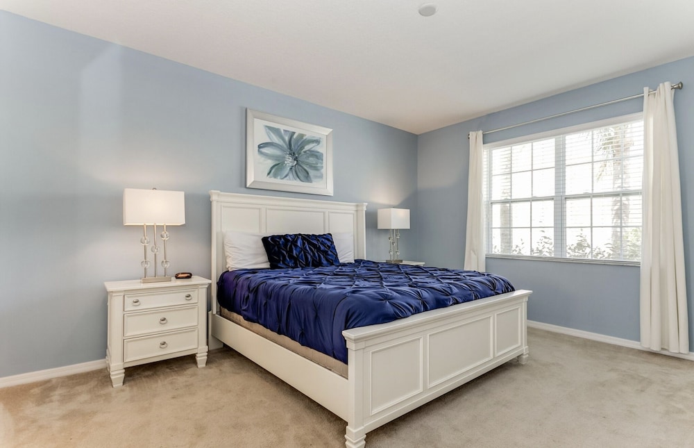 Beautiful 9 bedroom pool home located in the Solterra Resort home - photo 3