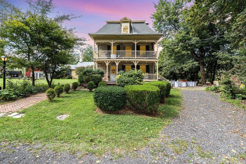 Fallen Tree Farm Bed & Breakfast — 4-Star Luxury Hotel in Carlisle, United States