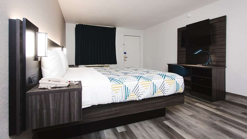 Motel 6 Houston TX Medical Center NRG Stadium - photo 25