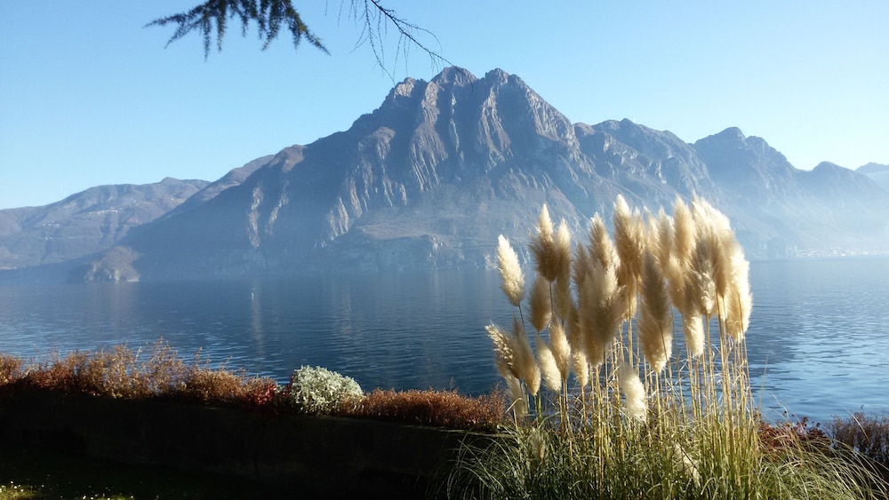 IseoLakeRental Casa del Pescatore — 4-Star Luxury Hotel in Riva Di Solto, Italy