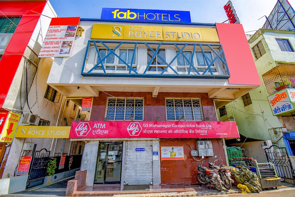 FabHotel Royce Studio - carbon neutral hotel in Pune